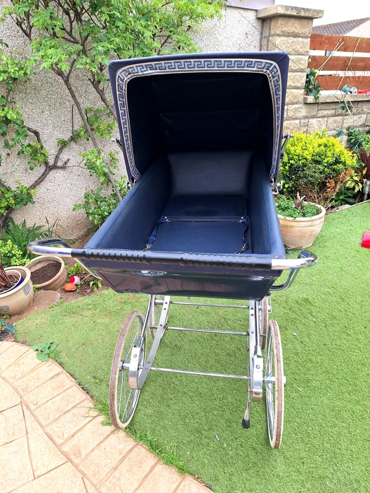 coach built Marmet Imperial pram. - Image 2 of 4