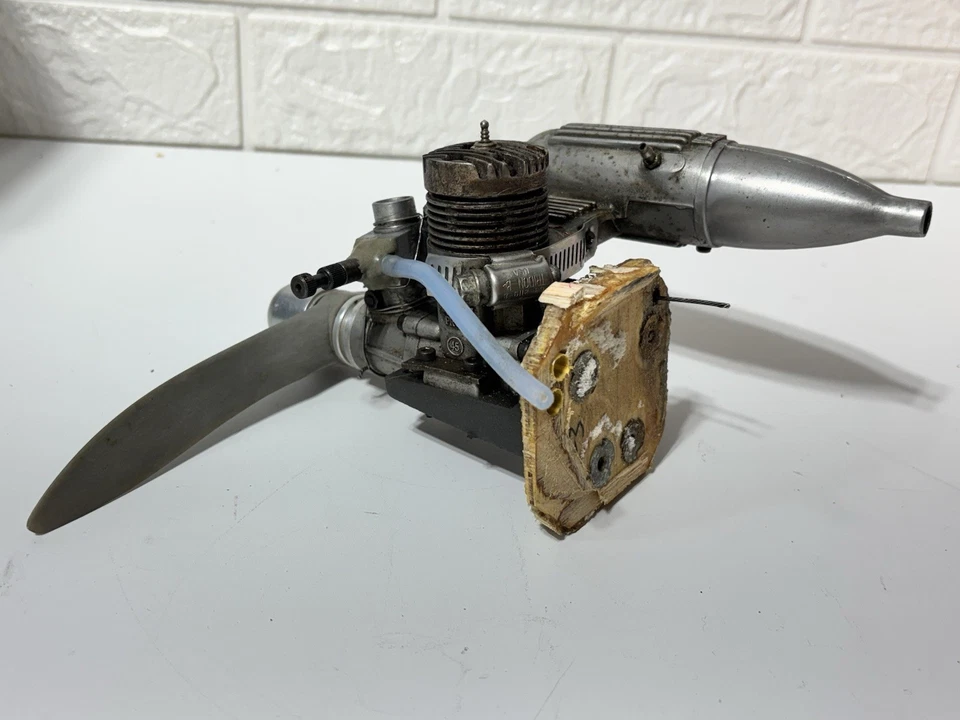 Magnum Pro .45 45 Two Stroke Nitro RC Remote Control Airplane Engine - Image 4 of 4