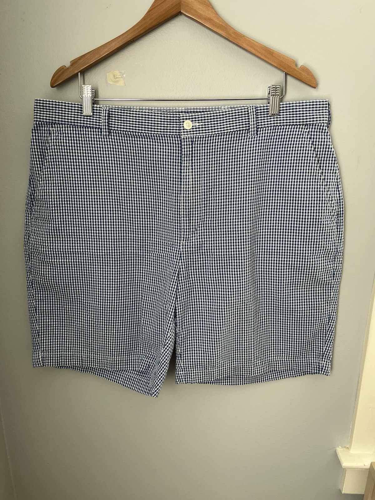 JOS A BANK, Men’s White N Blue PLAID SHORTS FLAT Front 100% COTTON Size 40
