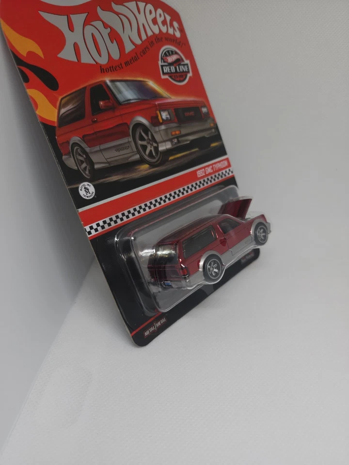 Hot Wheels 2025 RLC 1992 GMC Typhoon Red 2025 con protector Foto 3 de 4