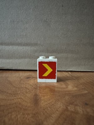 LEGO 1255  Brick With Yellow Arrow on Both Sides