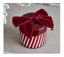 Home Reflections 11oz Striped Present Candle