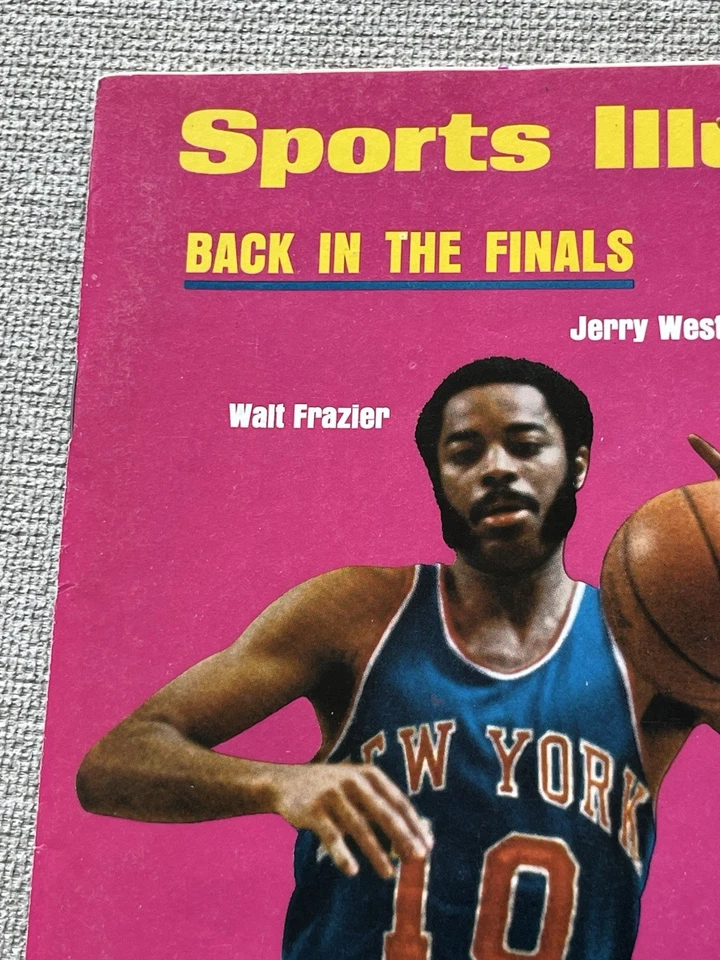 Walt Frazier/Jerry West 'Back In The Finals' Sports Illustrated 7 de mayo de 1973 Foto 2 de 4