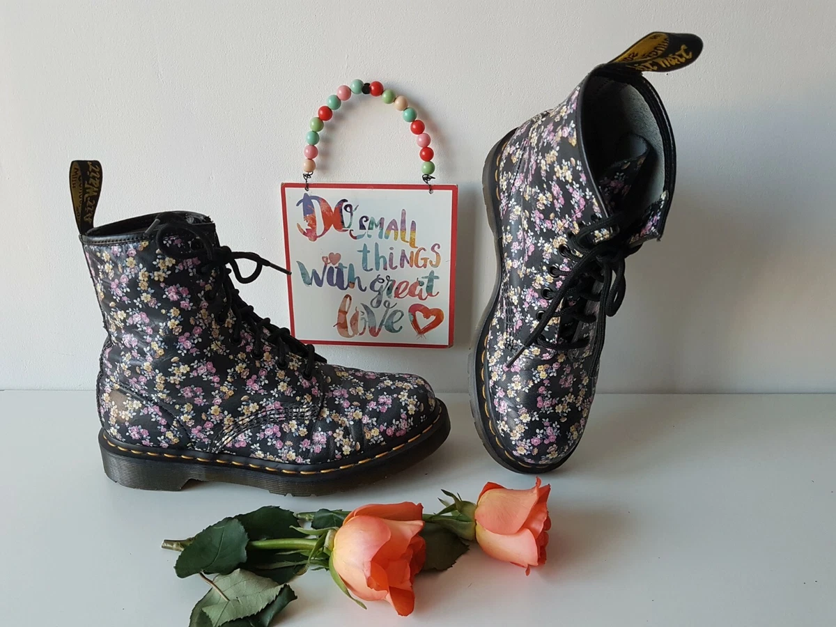 Doc martens cheap black flowers