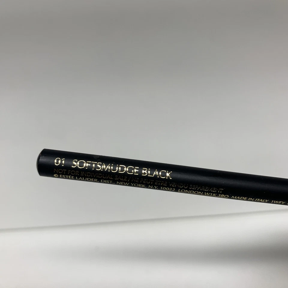 Estee Lauder Artist's Eye Pencil Eyeliner - Softsmudge Black 01 STANDARD SIZE - Image 3 of 4