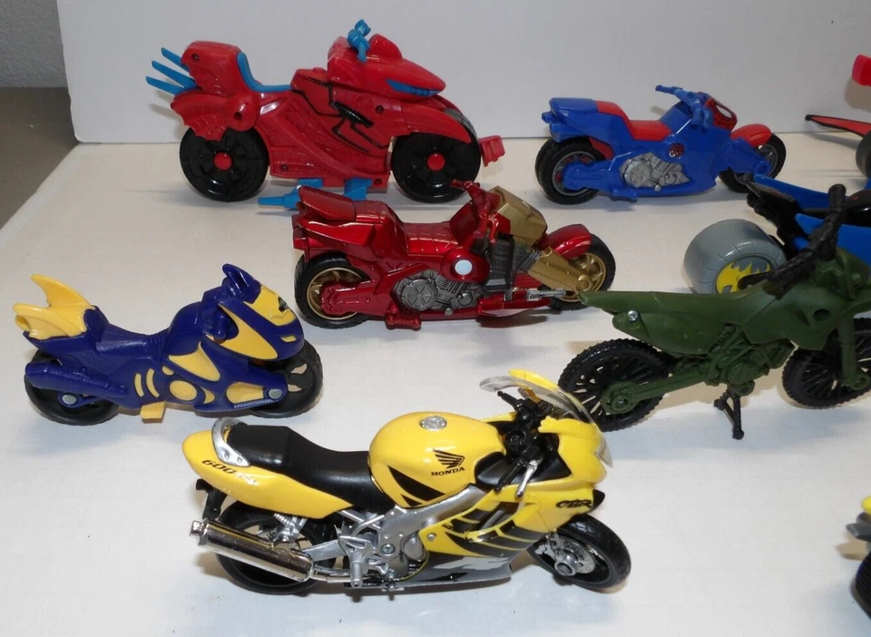 Figura de acción de juguete motocicletas, Batman, Spiderman, Ironman, Honda, Wolverine Foto 2 de 3