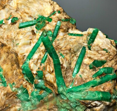 4675 GM full and well terminated top green Emerald Crystals on Matrix Panjshir