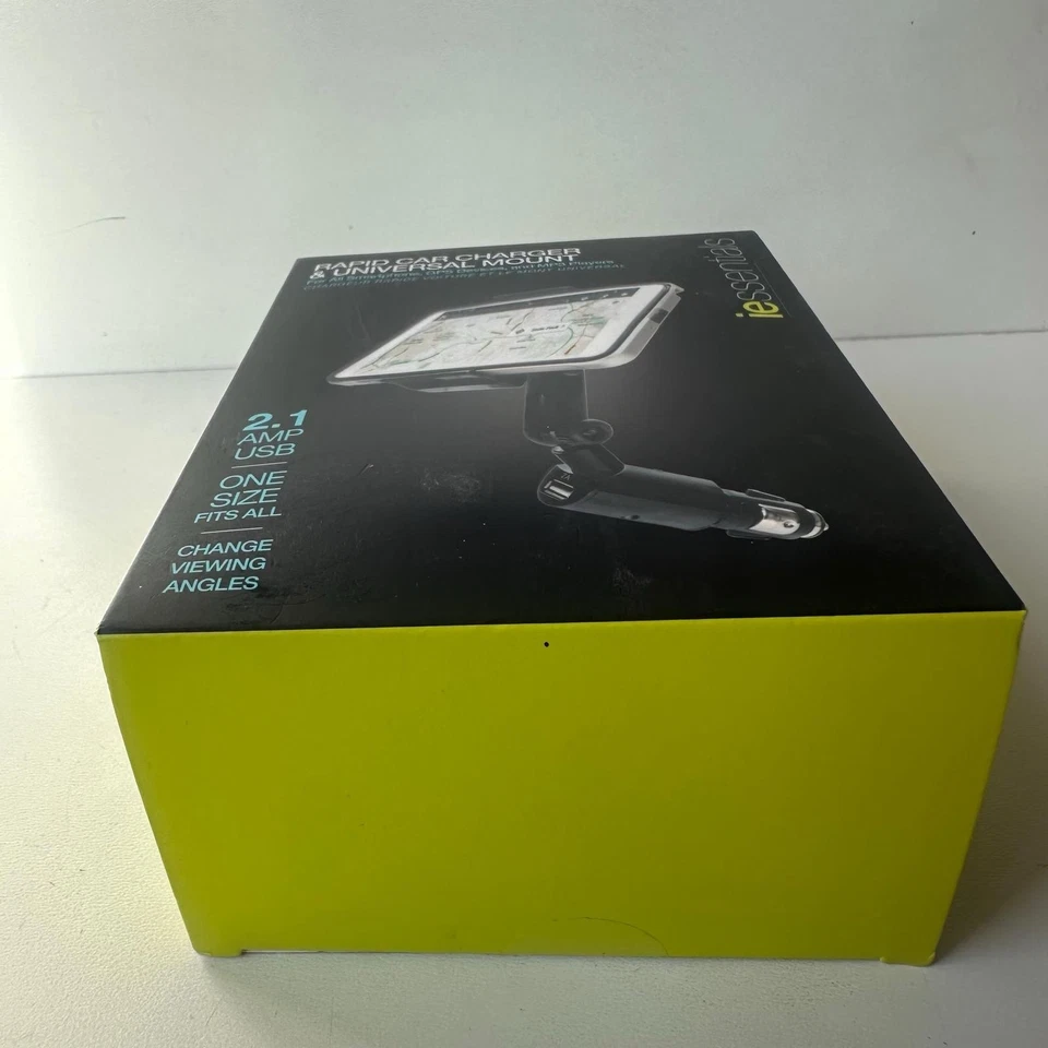 ESSENTIALS RAPID CAR CHARGER & UNIVERSAL MOUNT - Image 2 of 3