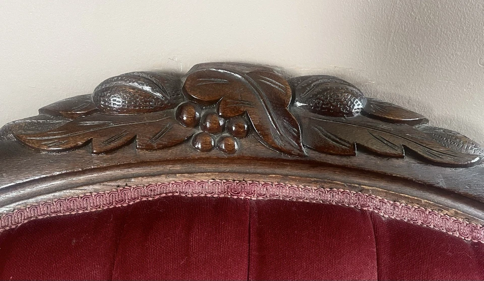 Antiguo sofá acolchado victoriano tallado en nogal - Setee, finales del siglo XIX Foto 3 de 4