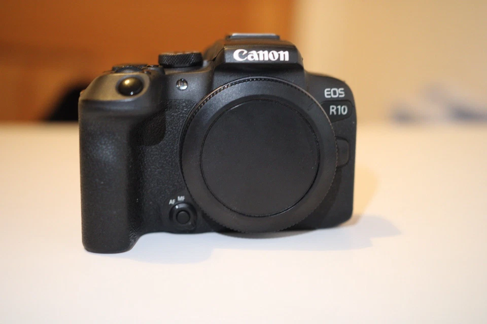 Canon EOS R10, photo 1 of 5