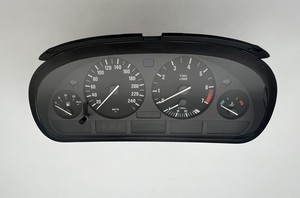 Tacho Kombiinstrument BMW E39 520i Handschalter 8375669