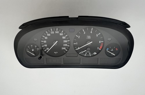 Tacho Kombiinstrument BMW E39 520i Handschalter 8375669
