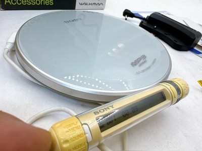 Sony Walkman D-NE730 Portable CD MP3 Player White Silver w/ Remote