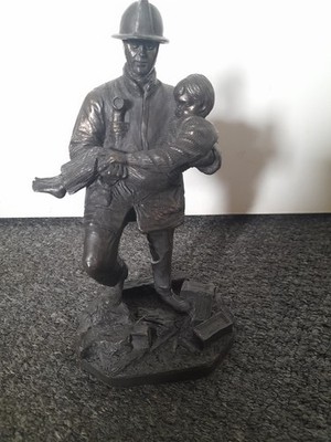 GENESIS BRONZEOPTIK FIGUR (RETTUNG)MULLINGER IRLAND E/5000 SIEHE BESCHREIBUNG