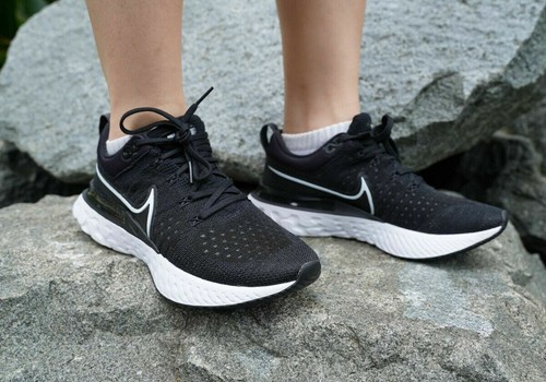 Nike React Infinity Run Flyknit 2 Mens Trainers Multiple Sizes New - RRP £150.00 - Picture 5 of 11