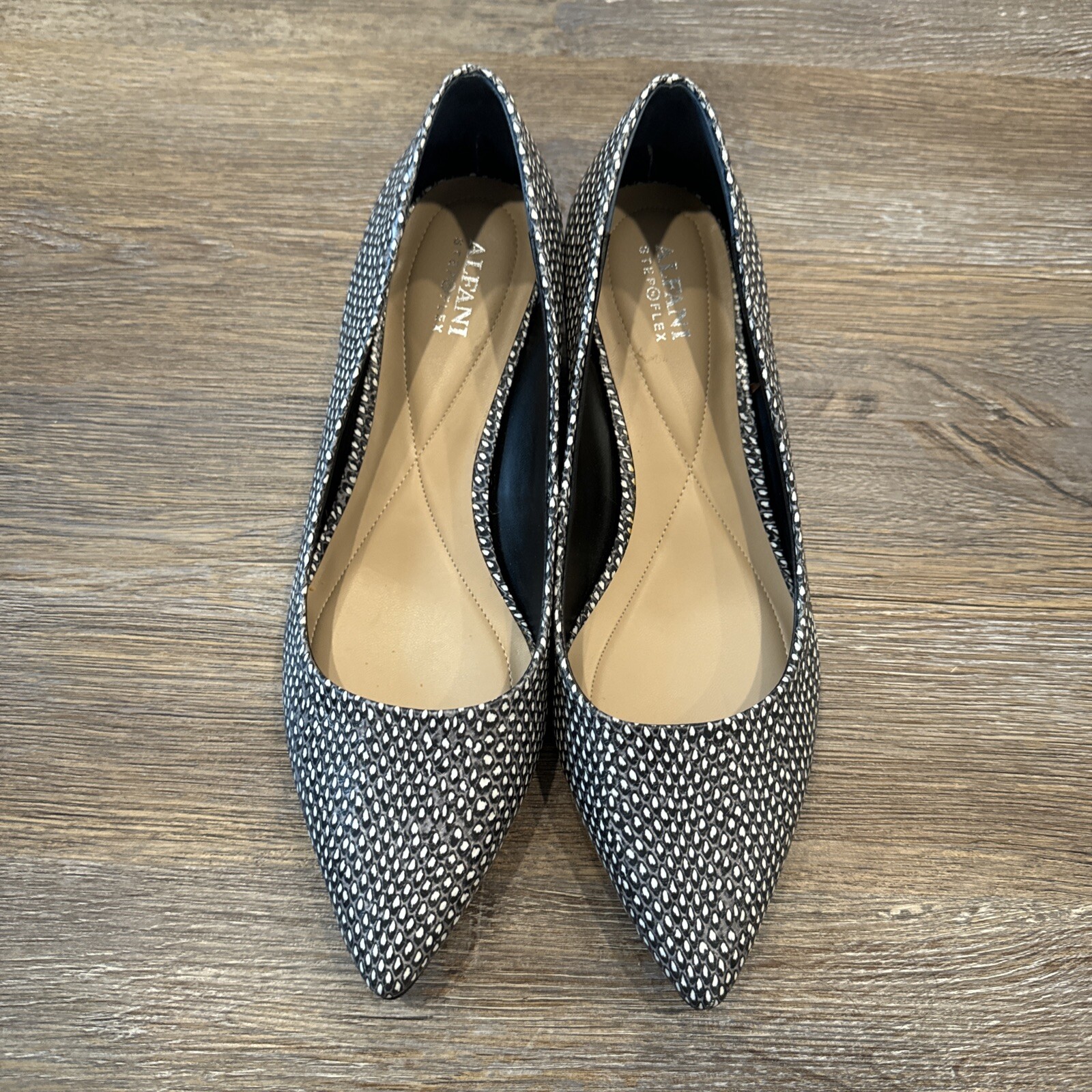 Alfani Step Flex  Bland And White Size 10 M