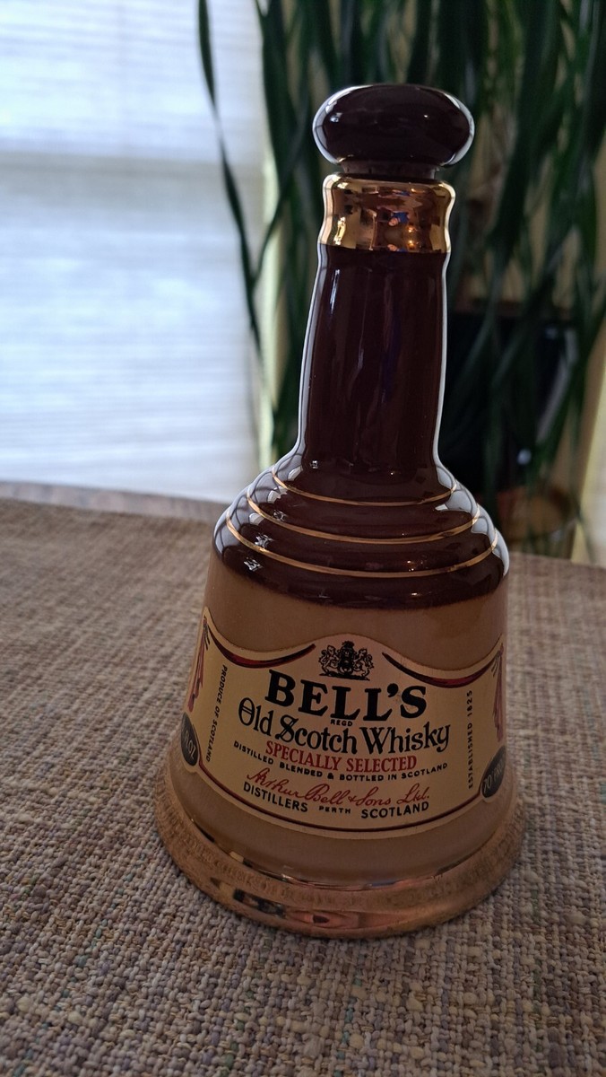 ウイスキー Bells Old Scotch Whisky Bell's Old Scotch Whiskey Bottle Vintage Brown Gold Ceramic