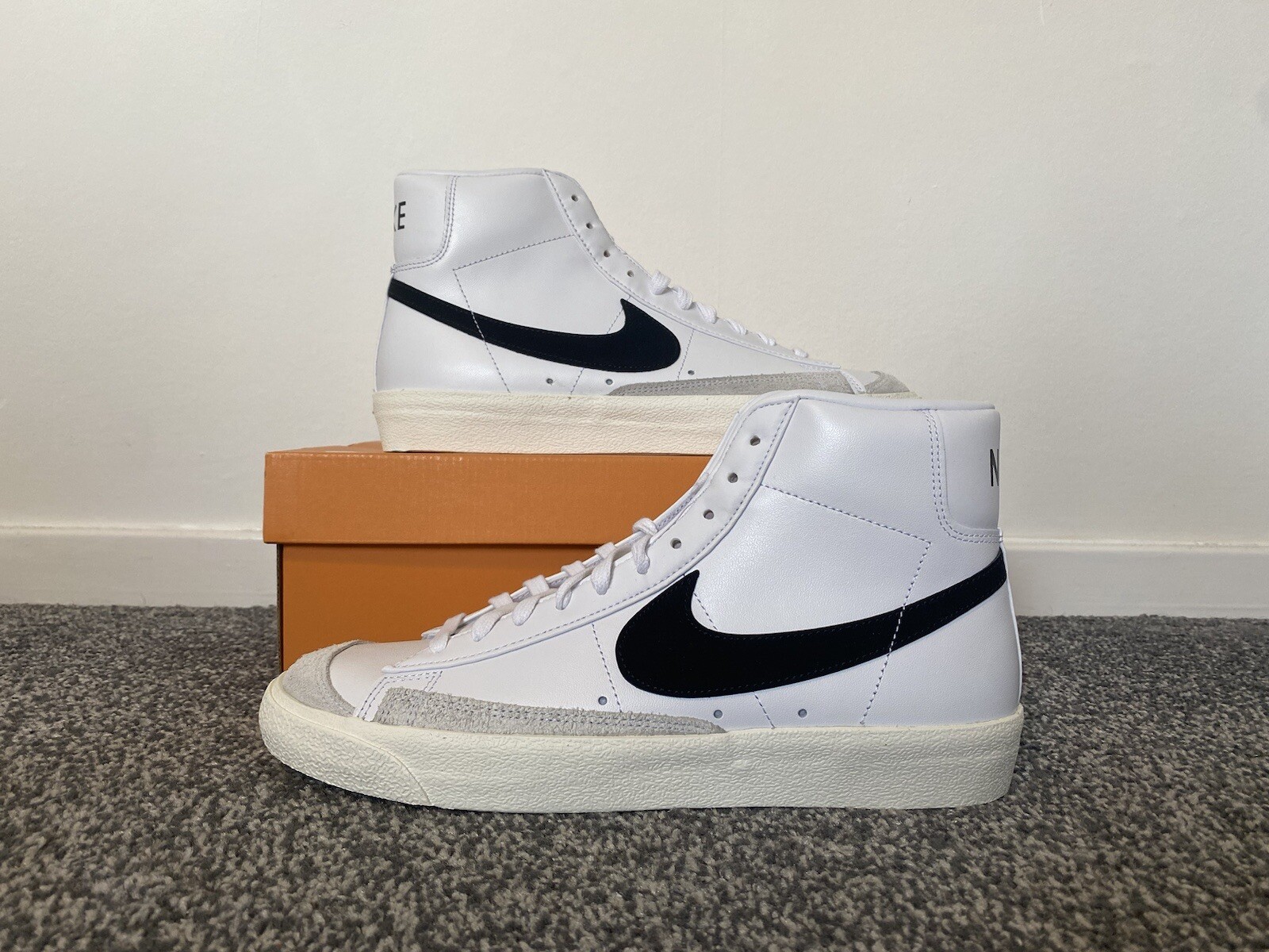 BRAND NEW Nike Blazer Mid ‘77 - White/Black - UK Size 9 (EU 44)