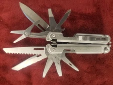 🔪 Leatherman Free P4 Stainless Steel Multi-Tool knife