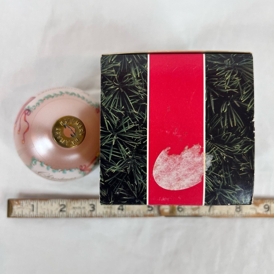 Vintage Hallmark Keepsake Ornament Grandmothers Glass Ball Bulb 1992 w