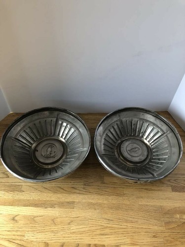 2 VINTAGE CHEVY HUBCAPS - Picture 3 of 7