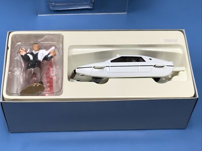 Corgi Classics 65001 Lotus Esprit & Jaws Figure Set James Bond