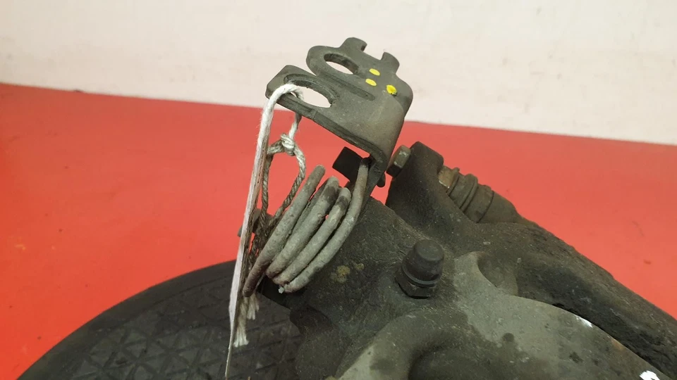 PINZA DE FRENO TRASERA VOLKSWAGEN CADDY OFFSIDE 2017 2,0 L DIÉSEL DFSD Foto 4 de 4