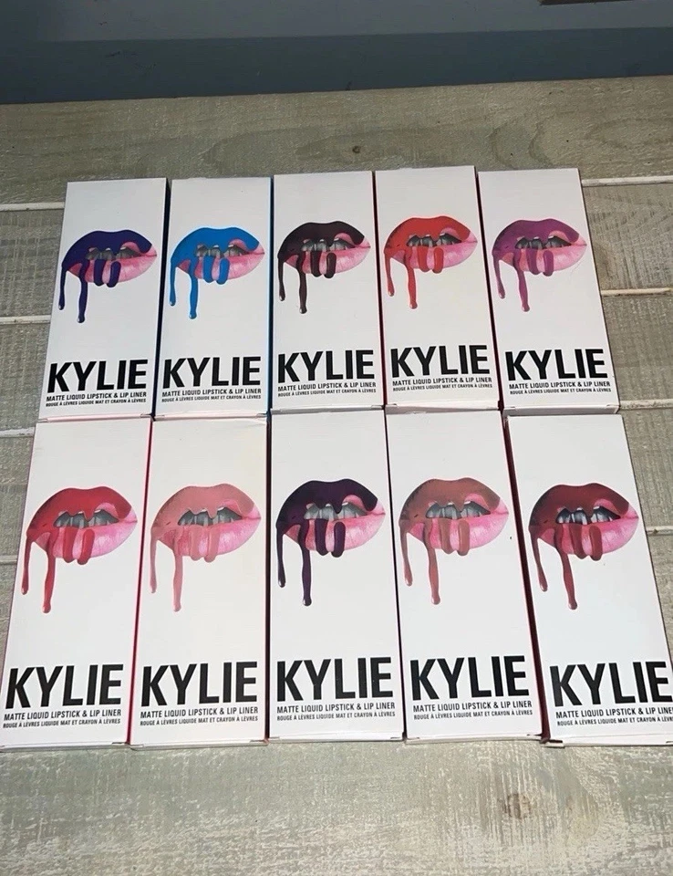 Kits de lábios Kylie Cosmetics - Batom líquido fosco e delineador labial combinando - Imagem 2 de 4