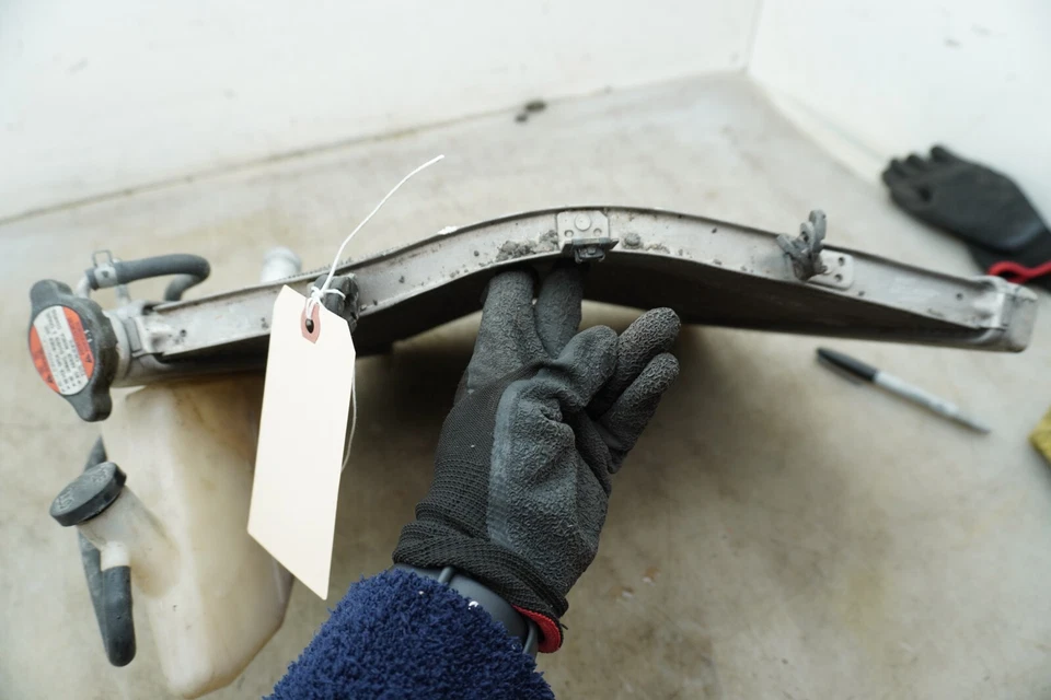 2006 SUZUKI GSXR 1000 RADIATOR AND OVERFLOW JUG E-4037 Foto 4 de 4