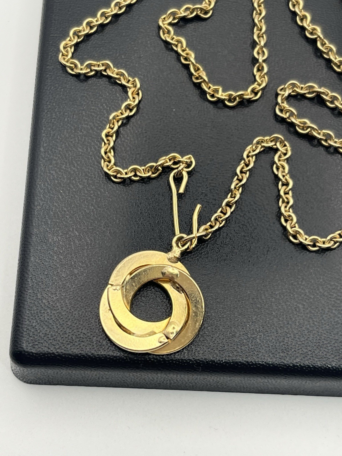 Engine turned gold tone triple interlocking circl… - image 6