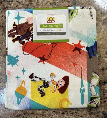 New Fat Quarter 100% Cotton Sew Quilt 18X22 Disney Pixar Toy Story Woody Buzz Li - Picture 1 of 3