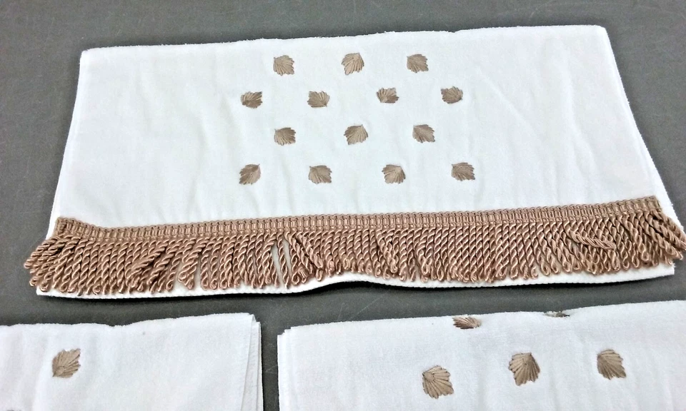 Avanti 3 Towel Set with Bath Towel, 2 Hand Towels & Gold Twist Fringe Tassels - Image 4 of 4