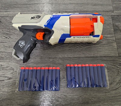 Nerf N-Strike Elite Strongarm Blaster + 20 Darts Pfeile Neuwertig Hasbro