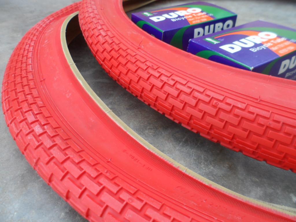 Dos (2) Duro 26x2.125 Beach Cruiser Neumáticos de bicicleta y 2 tubos Patrón de ladrillo Todo ROJO