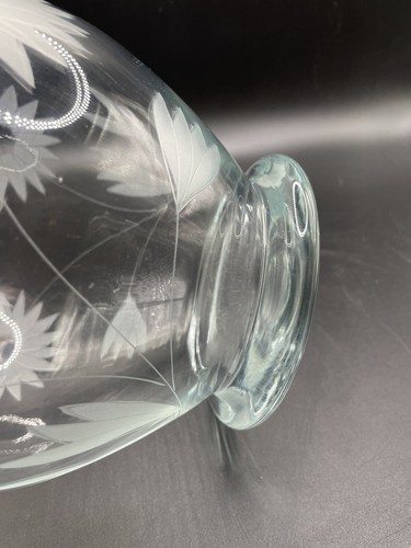 Large Clear Glass Flower Vase W/ Etched Sunflowers - Picture 9 of 10