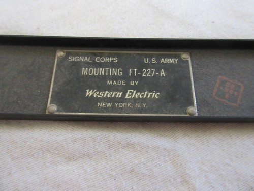 SIGNAL CORPS US ARMY COMMAND RADIO FT-227-A TRANSMITTER SHOCK MOUNT - Zdjęcie 2 z 3
