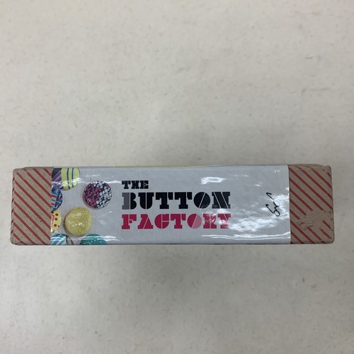 Craft Project Create 25 Fabric-Covered Pins The Button Factor NOS Sealed Box - Picture 5 of 6