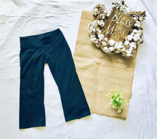 Kick Flare Capri Yoga Pants