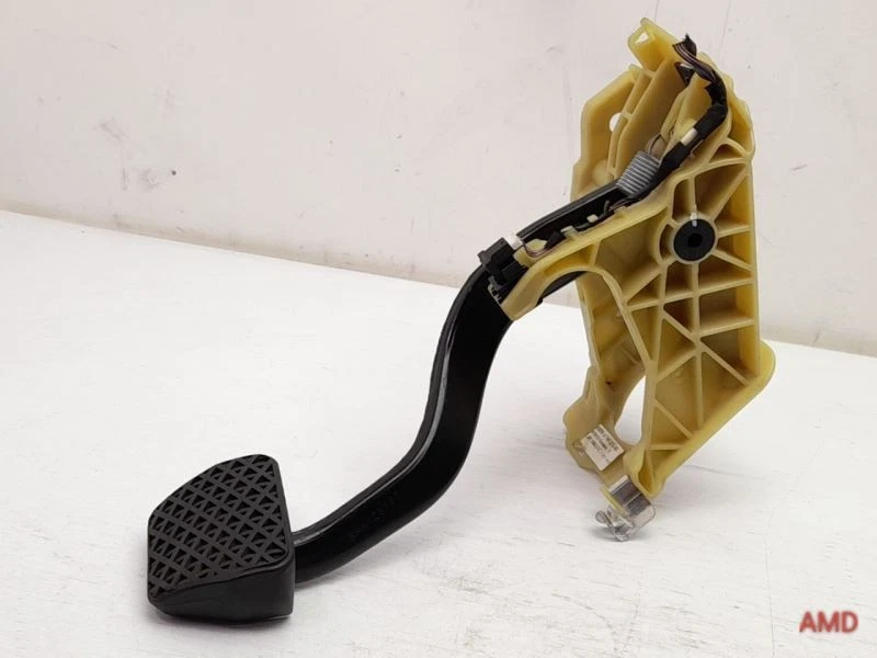 2008 BMW 535xi 535i 528i 528xi E60 E61 AT Brake Pedal Assembly 6769221 - Image 3 of 4