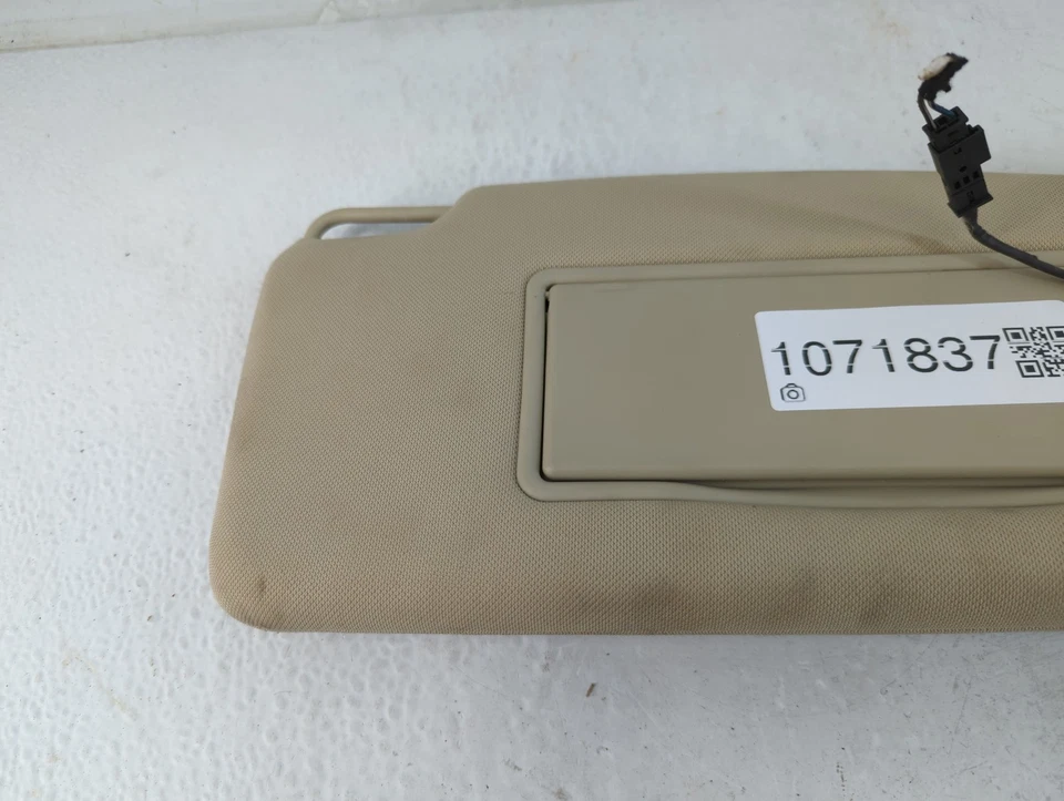 2013-2018 沃尔沃 V60 乘客遮阳镜右遮阳板米色 KJZLM — 第 4/4 张图片