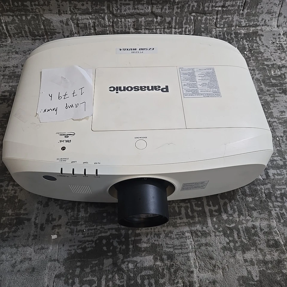 Panasonic PT-EZ580 Full HD Venue WUXGA 5400 Lumens - 1770 HOURS - Image 2 of 4