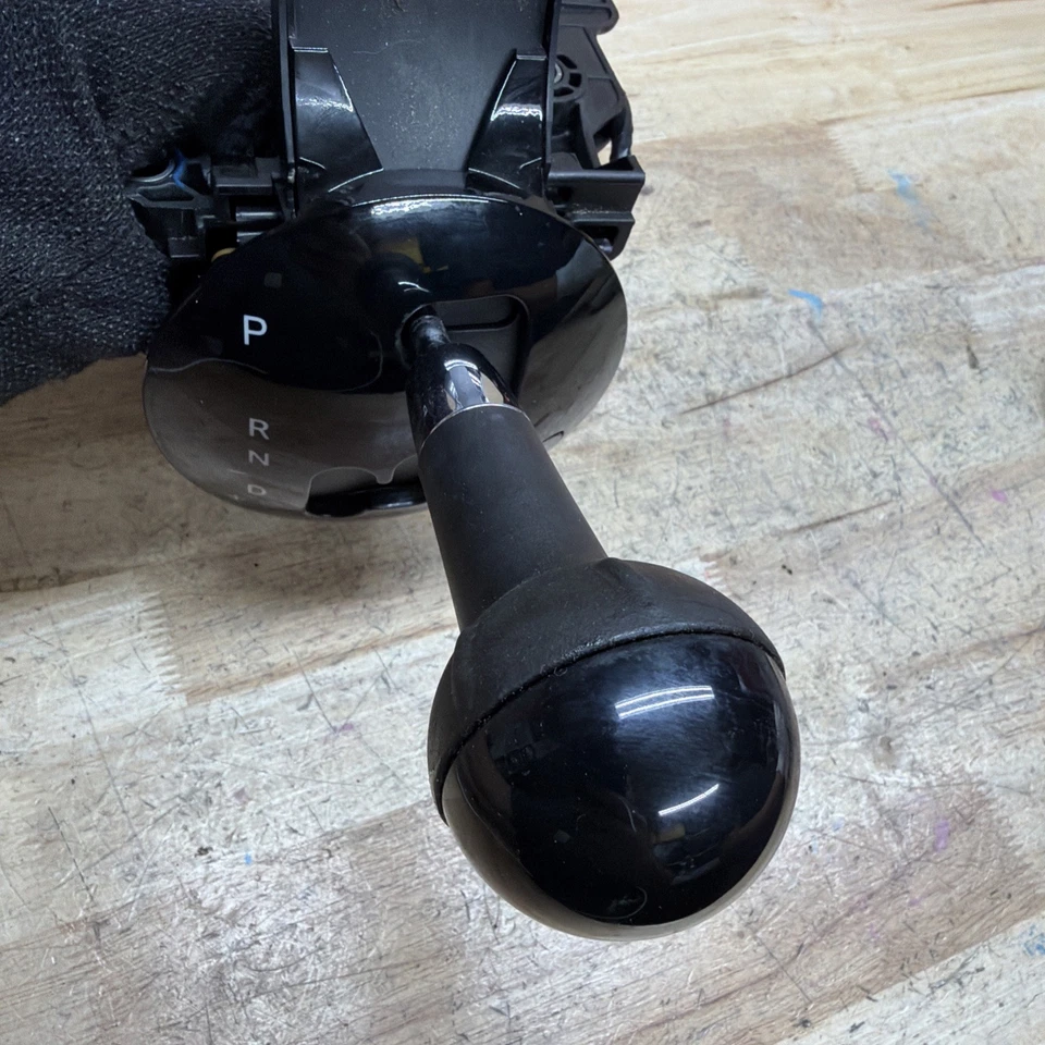 2012-2017 FIAT 500 AUTOMATIC TRANSMISSION FLOOR SHIFTER GEAR SELECTOR ASSEMBLY - Imagem 2 de 4