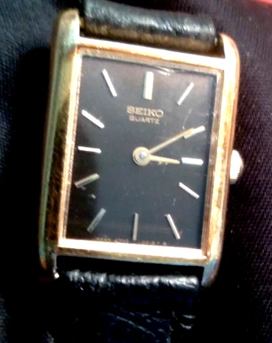 ⌚✨ Vintage Seiko Slim Quartz Men's Black Dial ,Black Dress Tank Style Watch