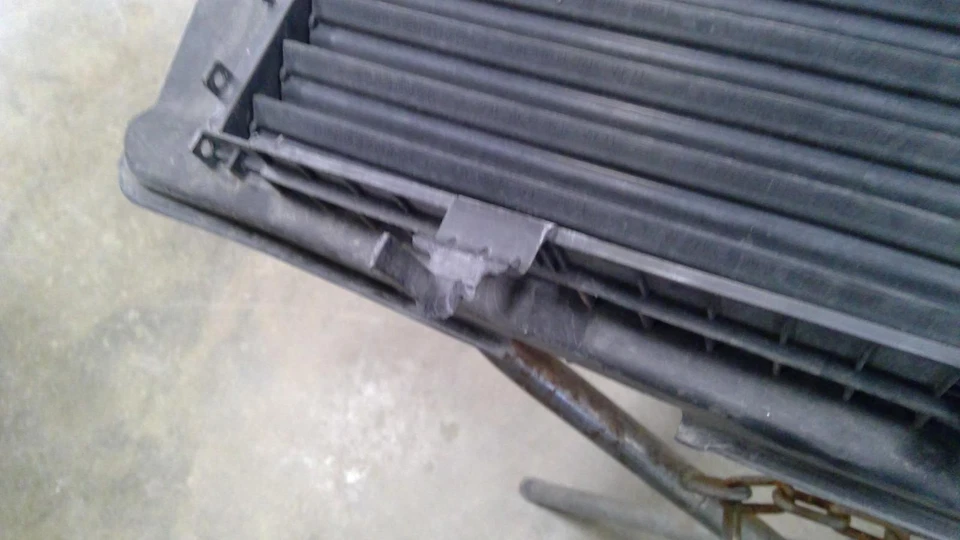 Used Radiator Shutter Assembly fits: 2014 Lincoln Mks  Grade B - Image 2 of 4