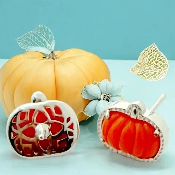 Brincos de abóbora Kendra Scott em prata e laranja. - Imagem 2 de 4