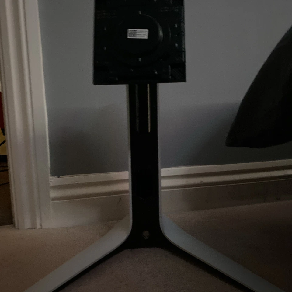 Alienware AW2723DF 27 inch Monitor Stand - Image 4 of 4