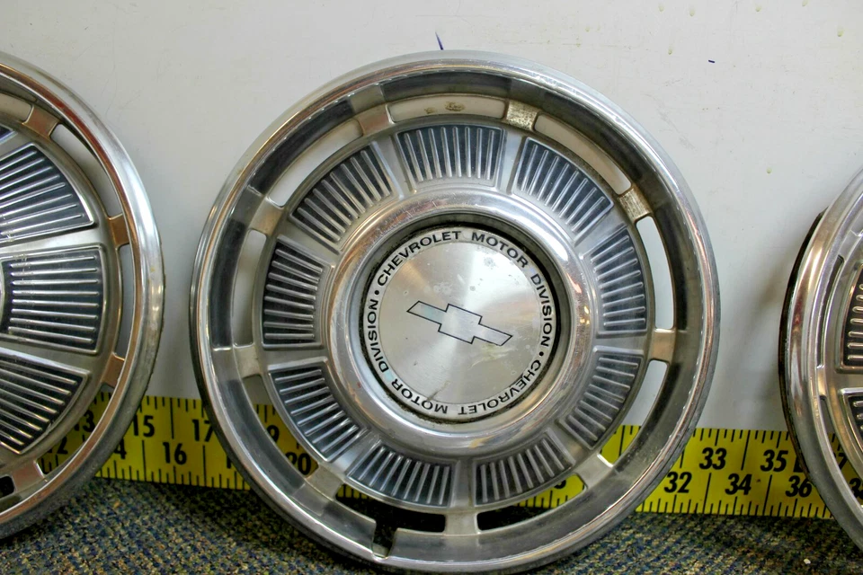 Juego de 4 tapacubos usados OEM GM de 14" #3031 03939273 1969 Chevrolet Caprice (1190) Foto 4 de 4