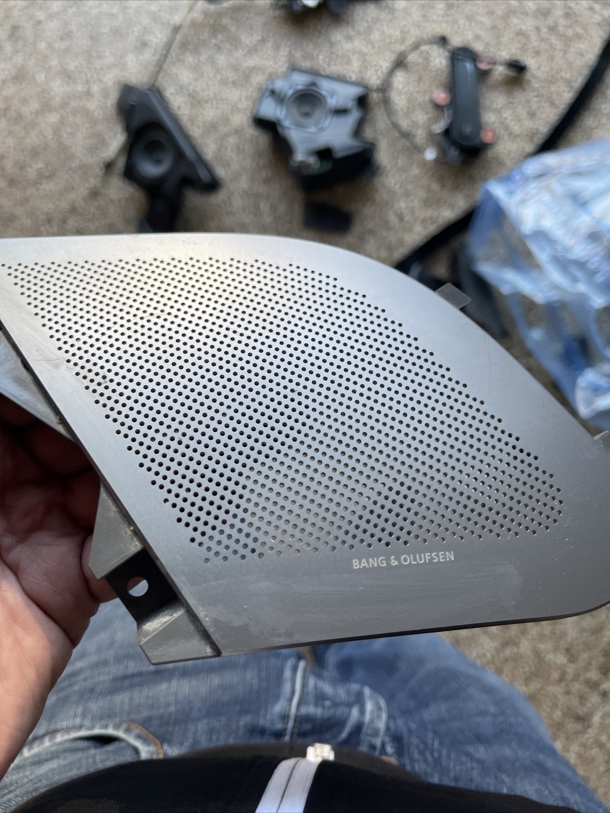 cover speaker rear right Aston Martin RAPIDE AD43-18980-AA