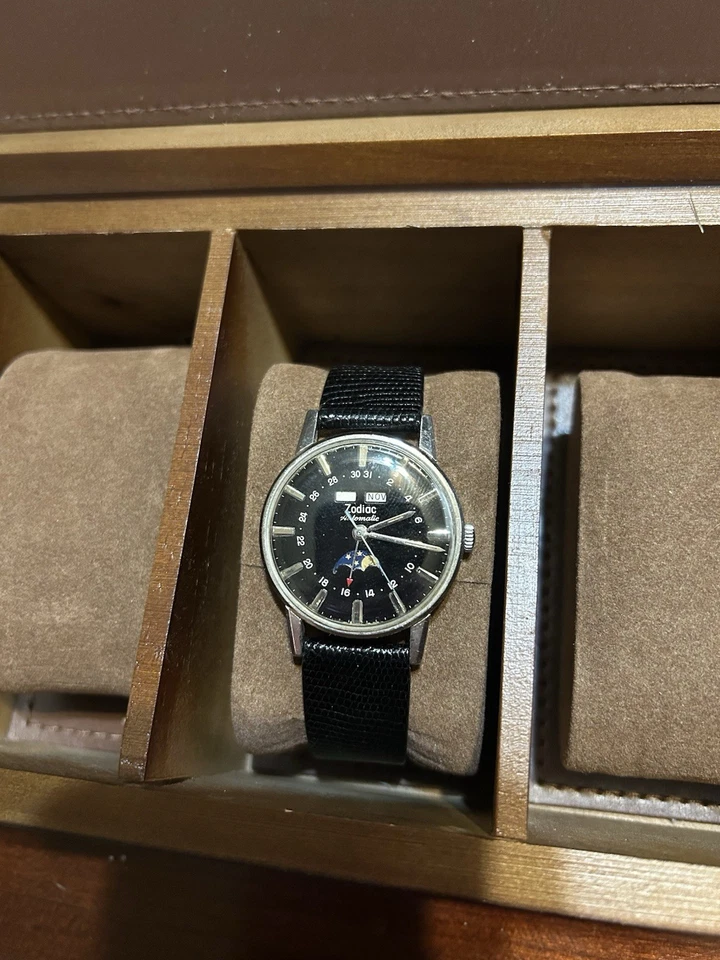 Vintage 1960s Zodiac Triple Date Moon Phase Automatic Mens Dress Watch - Image 2 of 4