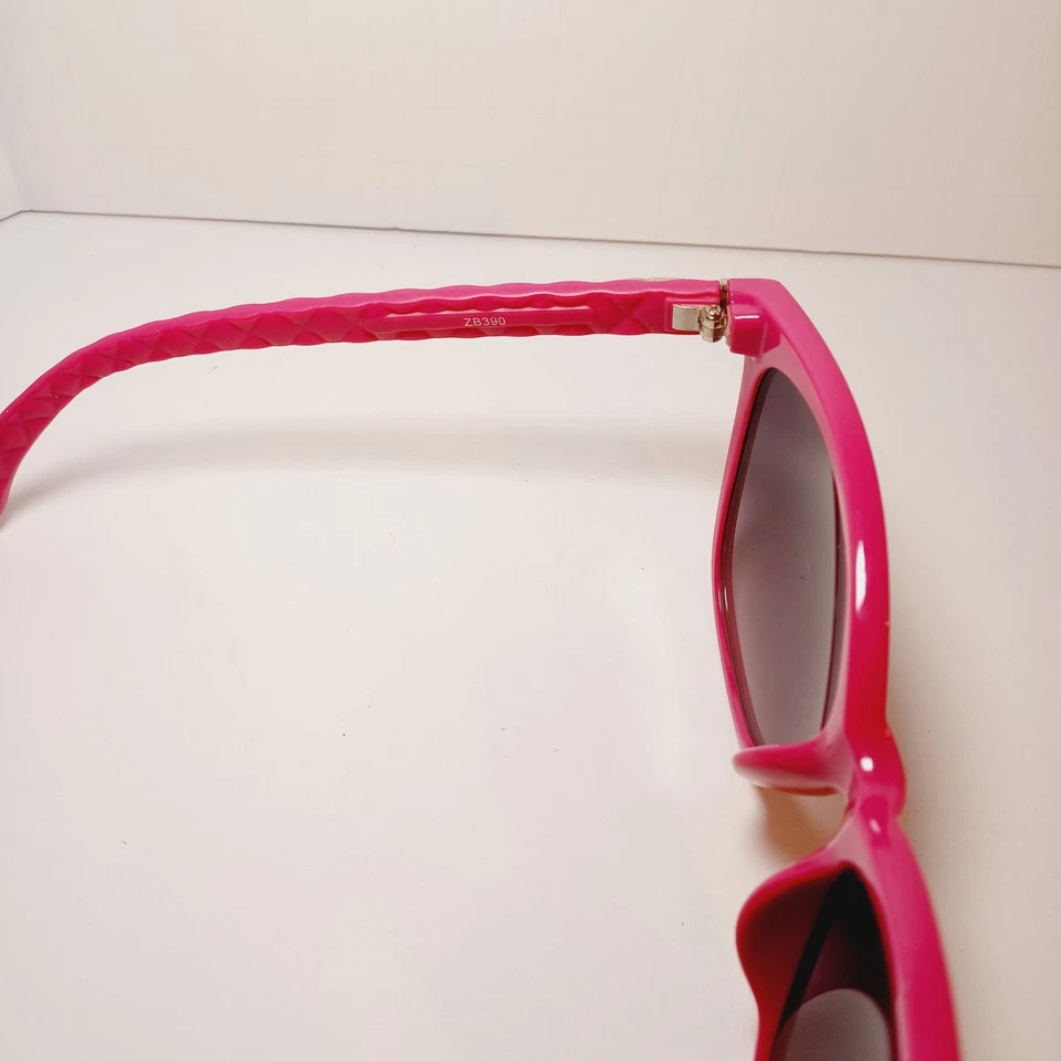 Gafas de sol DG rosa oscuro diseño de edredón de plástico logotipo plateado ZB390 UV400 pequeño rayado Foto 4 de 4